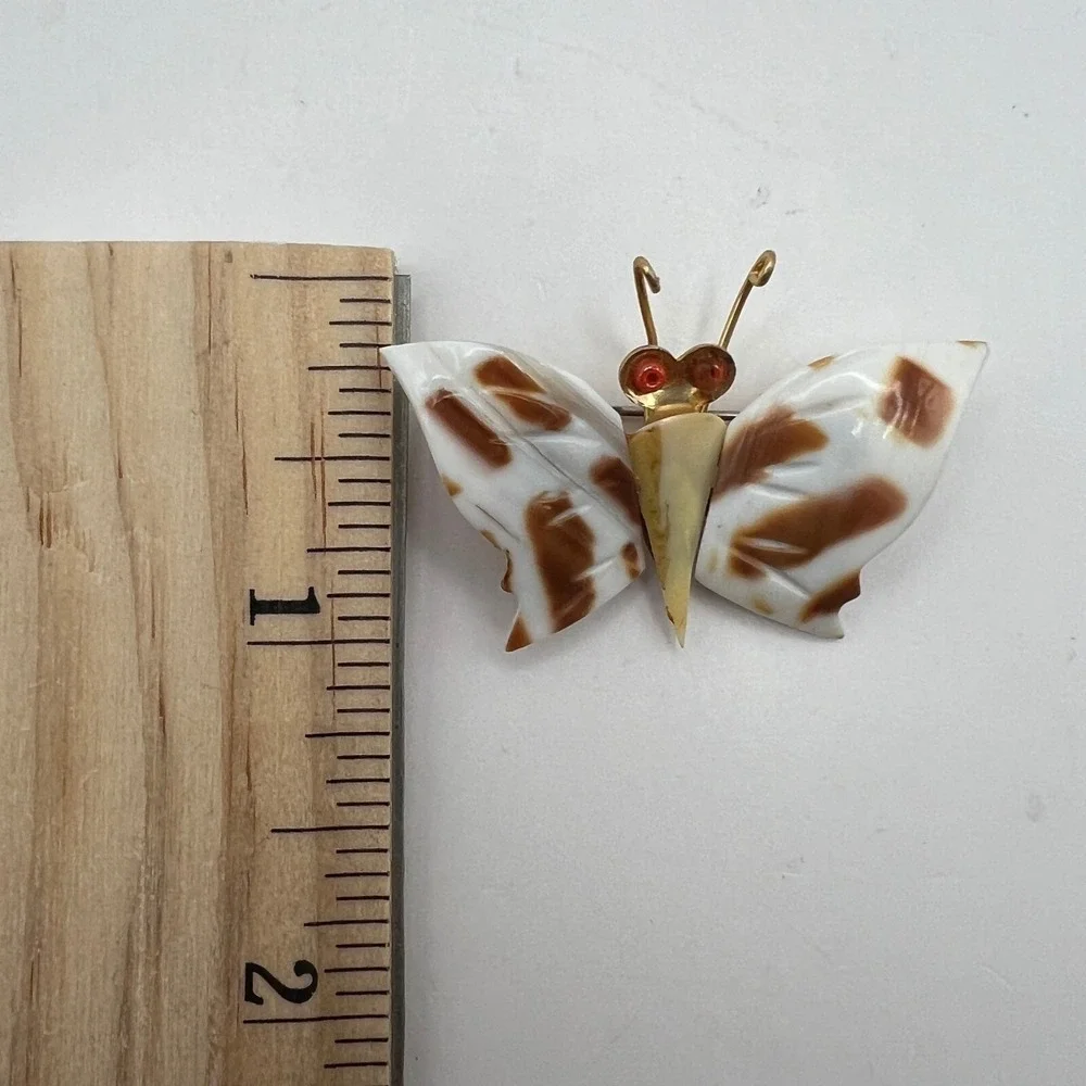 Vintage Shell Butterfly‎ Brooch White Brown Gold Tone Seashell Pin